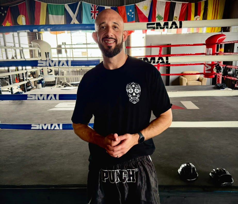 Expert personal training coach ready for a one-on-one boxing and fitness session at El Barrio in Seventeen Mile Rocks, Brisbane.